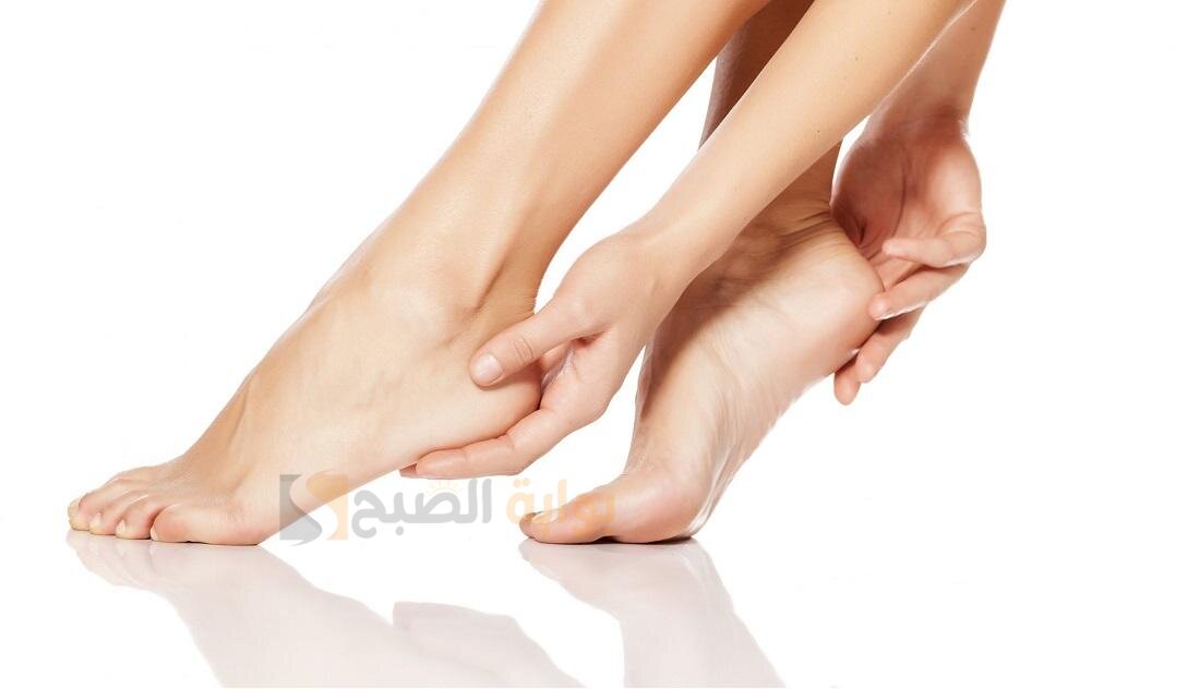 الوصفة السحرية مقشر القدمين السريع للإزالة كل التشققات