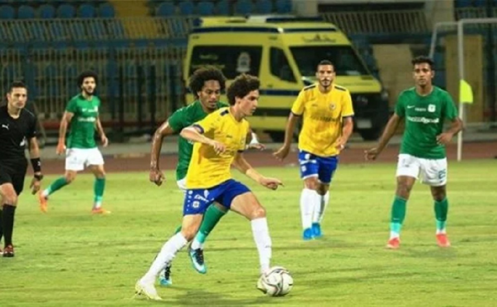 اشتباكات بالكراسي والأيدي بين جماهير المصري والإسماعيلي في استاد برج العرب.. تفاصيل