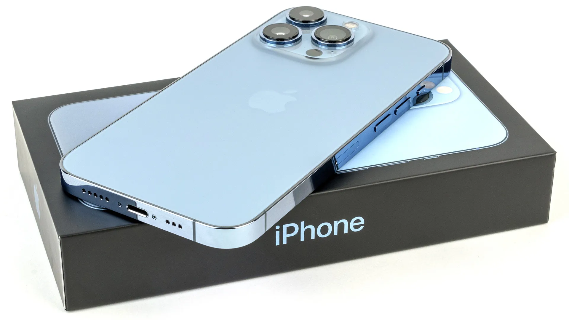 دلوقتي تقدر تشتري بسعر محصلش.. اعرف سعر هاتف iPhone 13 Pro Max في مكتبة جرير وشروط الحصول عليه!! 
