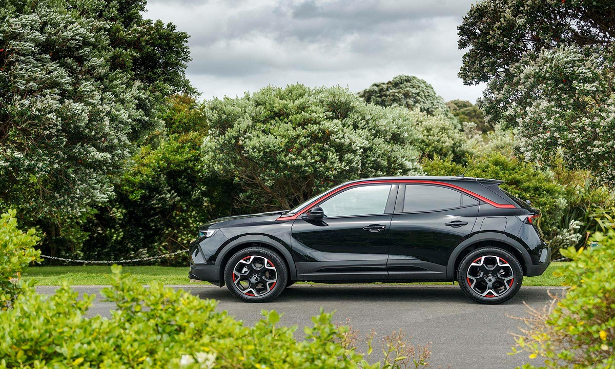 Opel Mokka SRi side static w 1