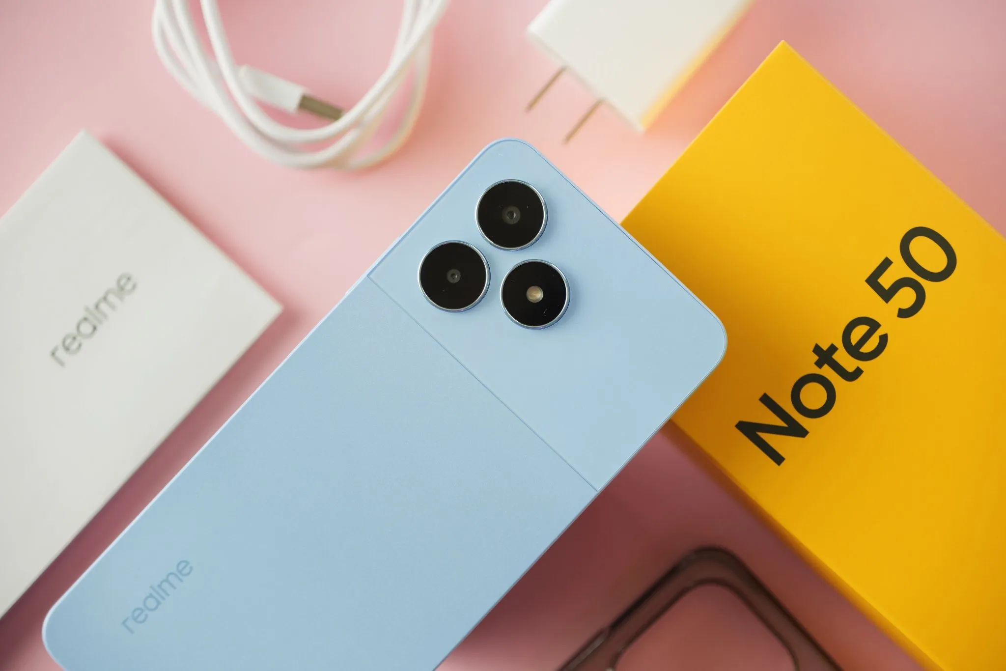 ريلمي تتحدى غلاء الأسعار بـ Realme Note 50 أرخص موبايل شبابي بكاميرا مثالية