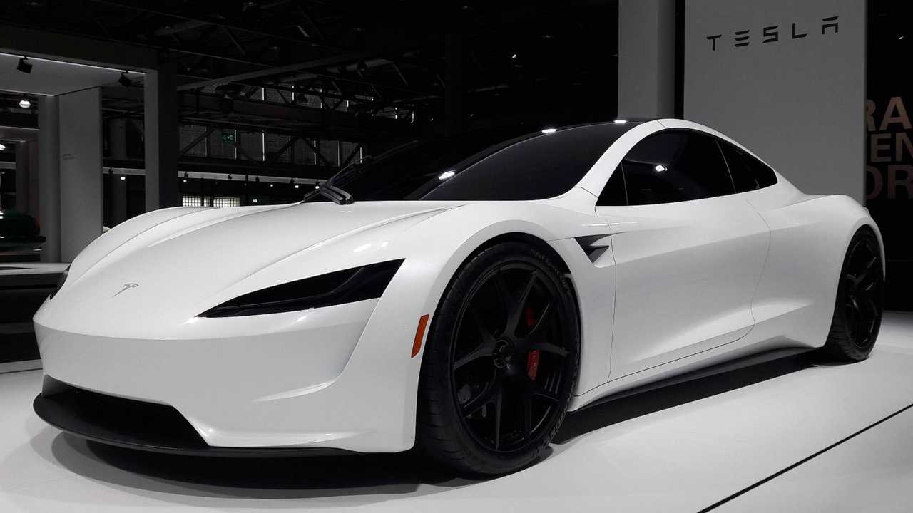 "TESLA ROADSTER" السيارة الكهربائية التي تبلغ سرعتها 0 الي 60 ميل في أقل من ثانيتين