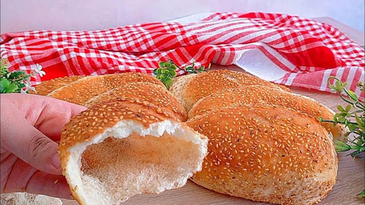 طريقة عمل خبز البالون بالسمسم