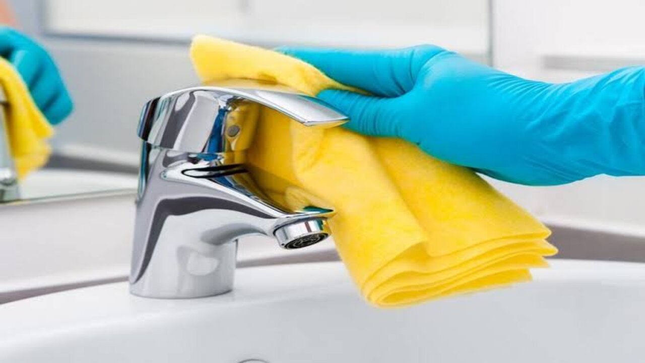 طريقة تنظيف وتطهير الحمام