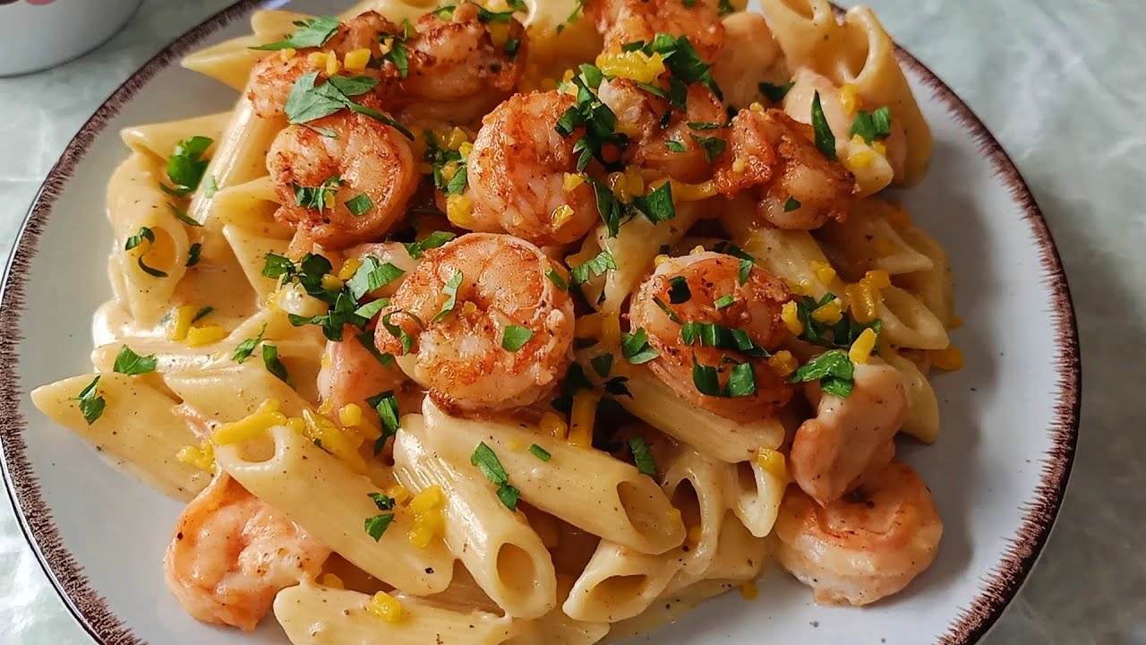 مكرونة بالصوص الأبيض والجمبري