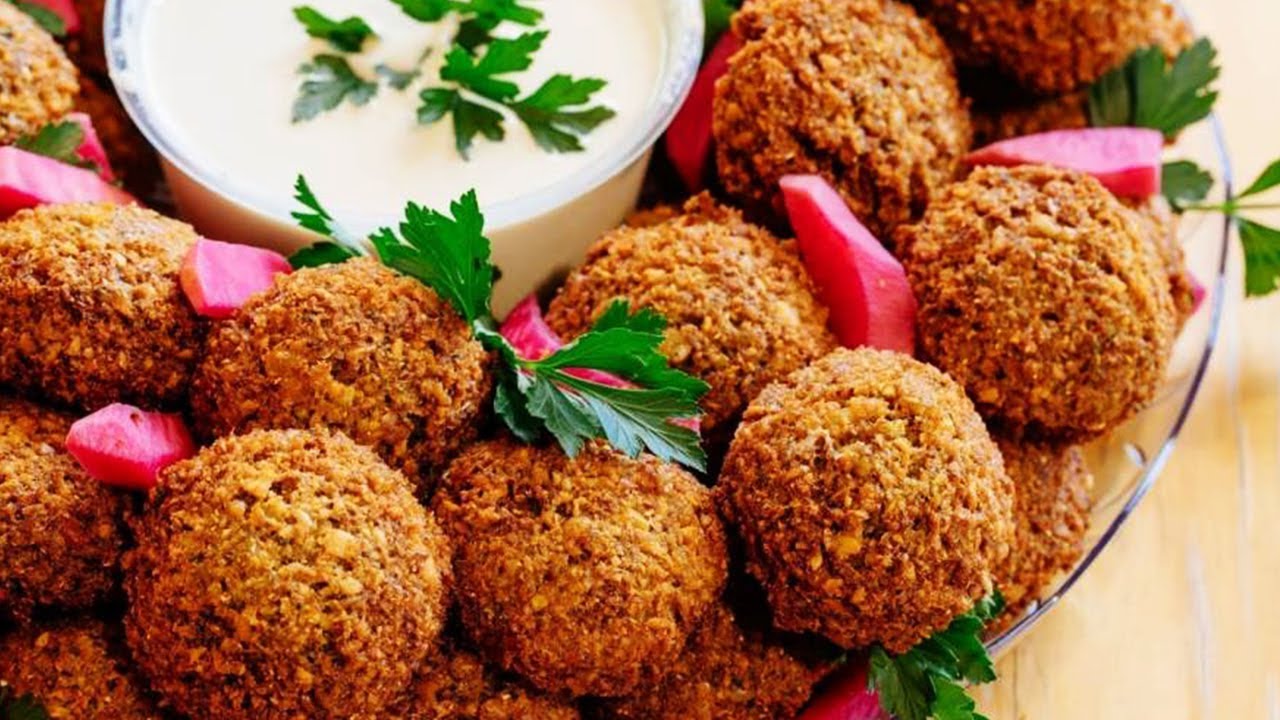 طريقة عمل الطعمية المصرية بمكونات بسيطة
