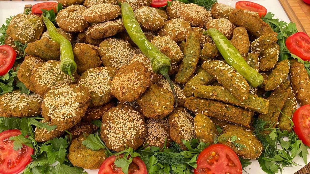 هتبقي ست بيت شاطرة ..بكل سهولة أسرار عمل عجينة الطعمية المصرية زي المحلات والسر في المقادير