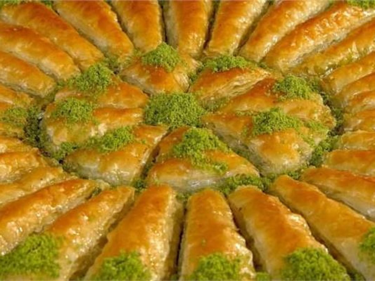 البقلاوة بالبندق والحليب
