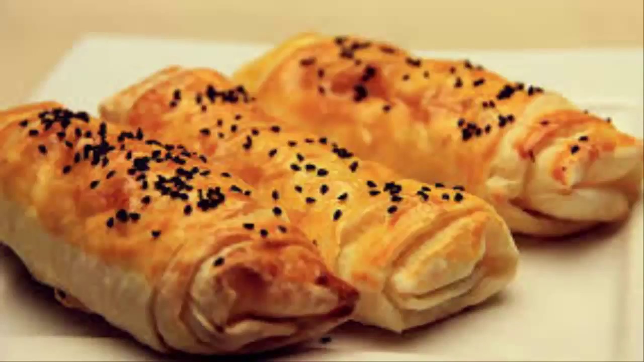 البوريك التركي بحشوة الجبنة في الطاسة