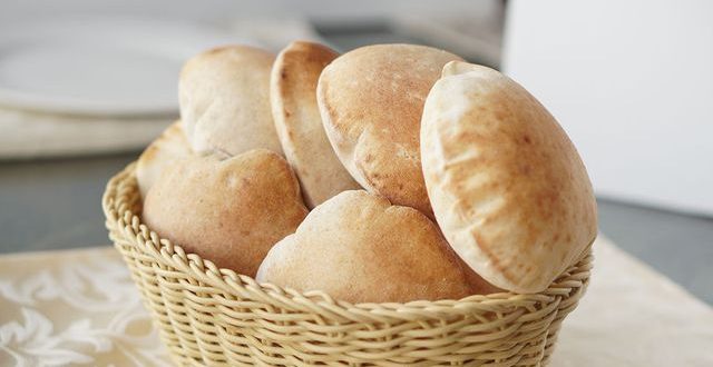 الخبز العربي بدون فرن وإزاي ينتفخ بسهولة