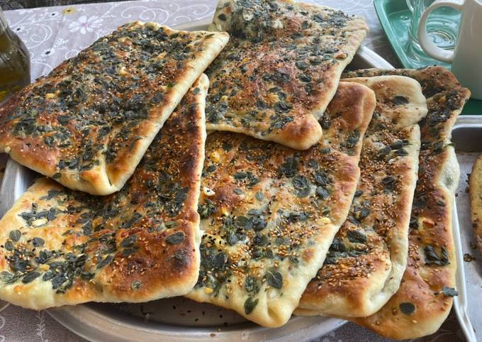 الصورة الرئيسية لوصفةفطائر الزعتر الفلسطينيه