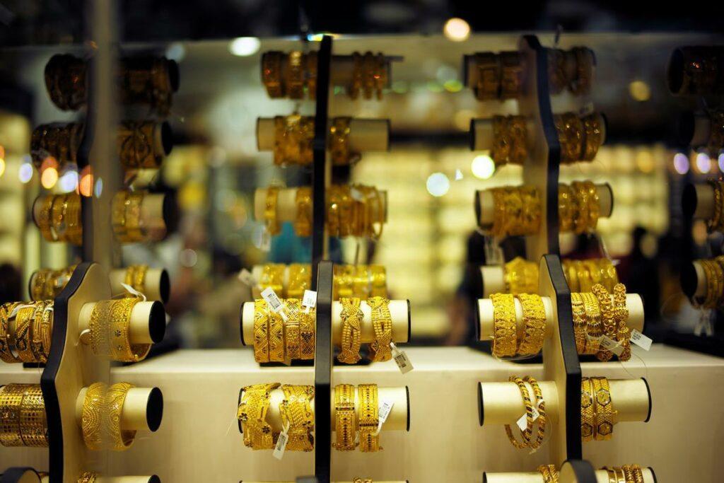 "استقرار سعر المعدن الأصفر في السعودية" .. سعر الذهب اليوم الأحد 14 يناير 2024 وعيار 21 مفاجأة