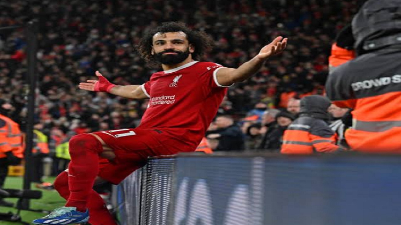 جماهير ليفربول تتغنى بالنجم المصري "محمد صلاح" بعد تألقه في مباراة نيوكاسل