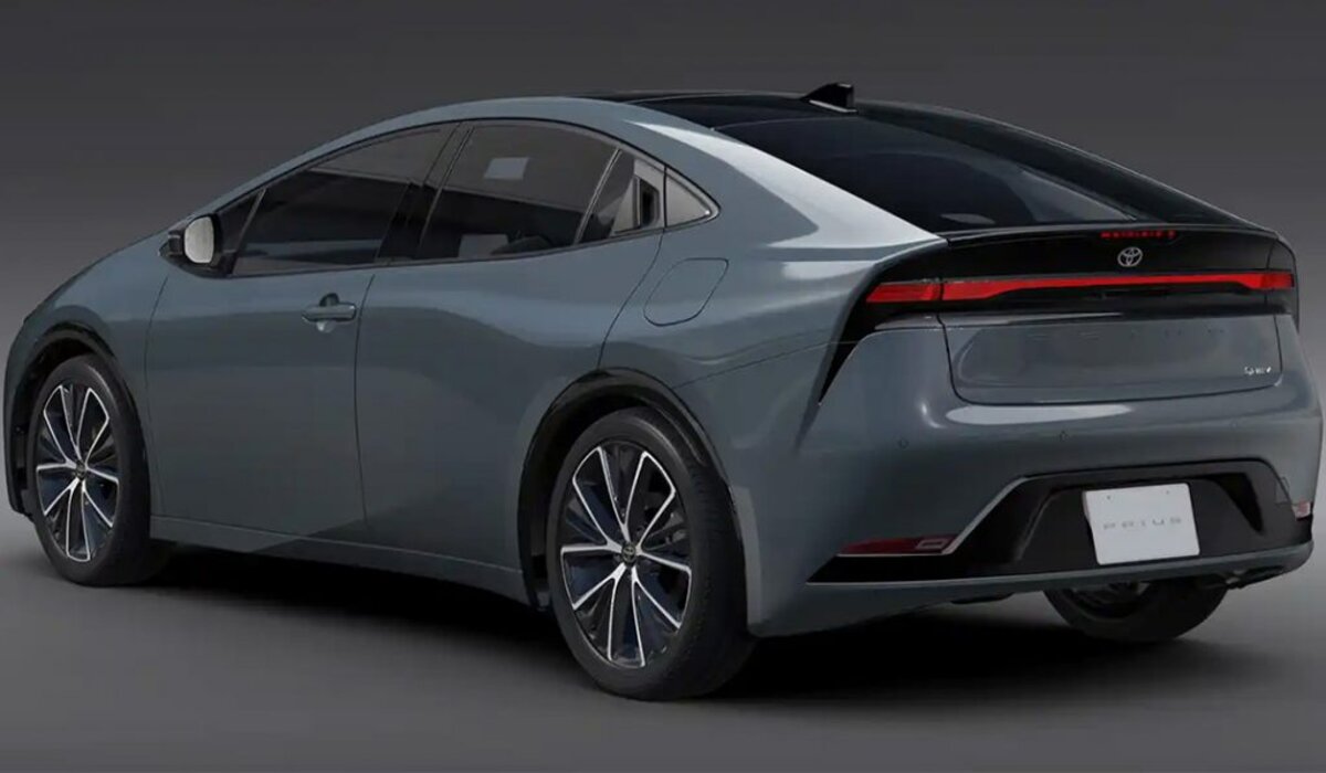 سيارة Toyota Prius Prime اليابانية 2024 1