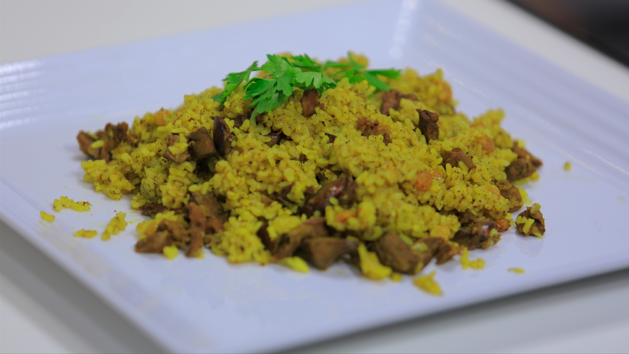 طريقة عمل الأرز بالكبد والقوانص بخطوات سهلة