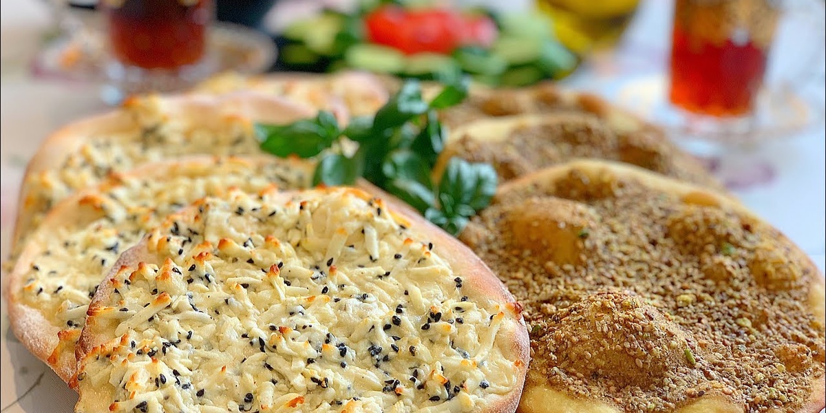 مناقيش الزعتر والجبنة