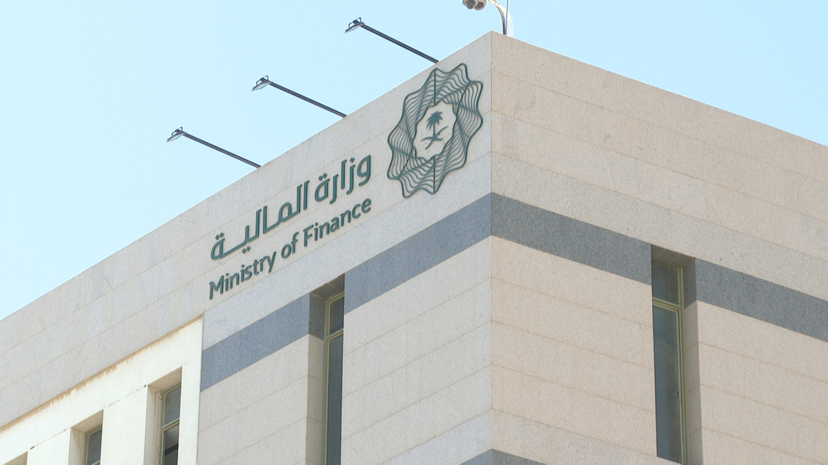 عاجل. كم يومًا تبقّى على صرف رواتب العاملين بالقطاع الحكومي لشهر يناير؟
