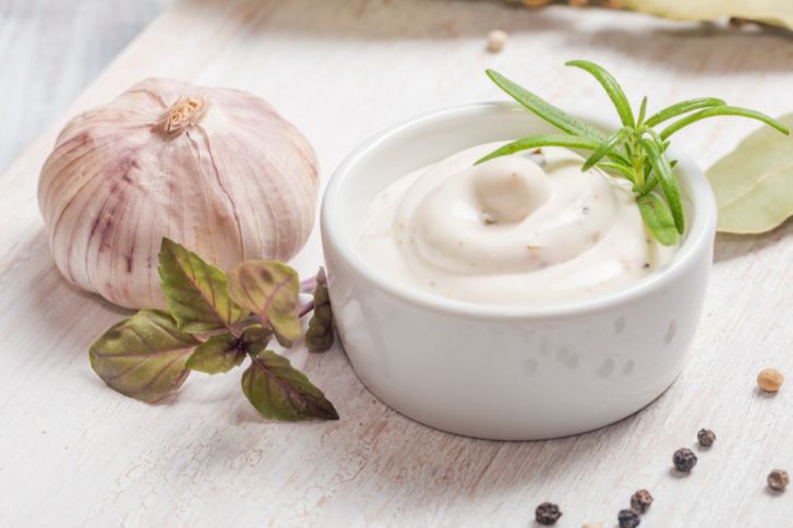 عمل الثومية بالمايونيز بأبسط المكونات
