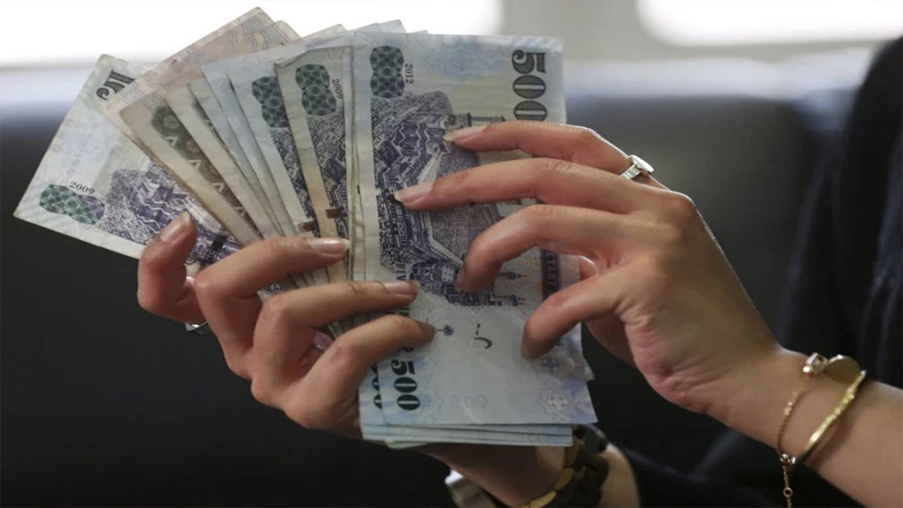 قرض للنساء الموظفات وربات البيوت والمتزوجات