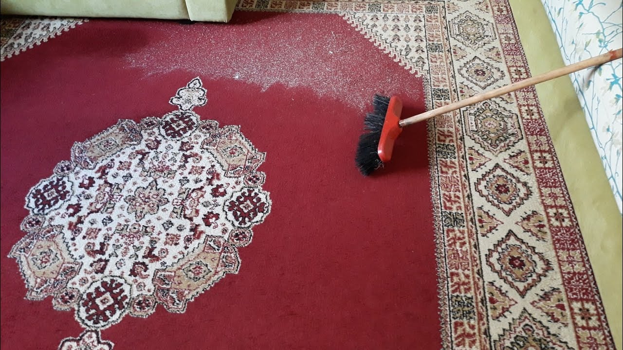 كيفية تنظيف السجاد في مكانه