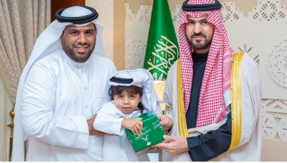 لفتة إنسانية رائعة.. إمارة مكة تكرم مواطن أنهى معاناة طفل بالشرقية وتكشف التفاصيل