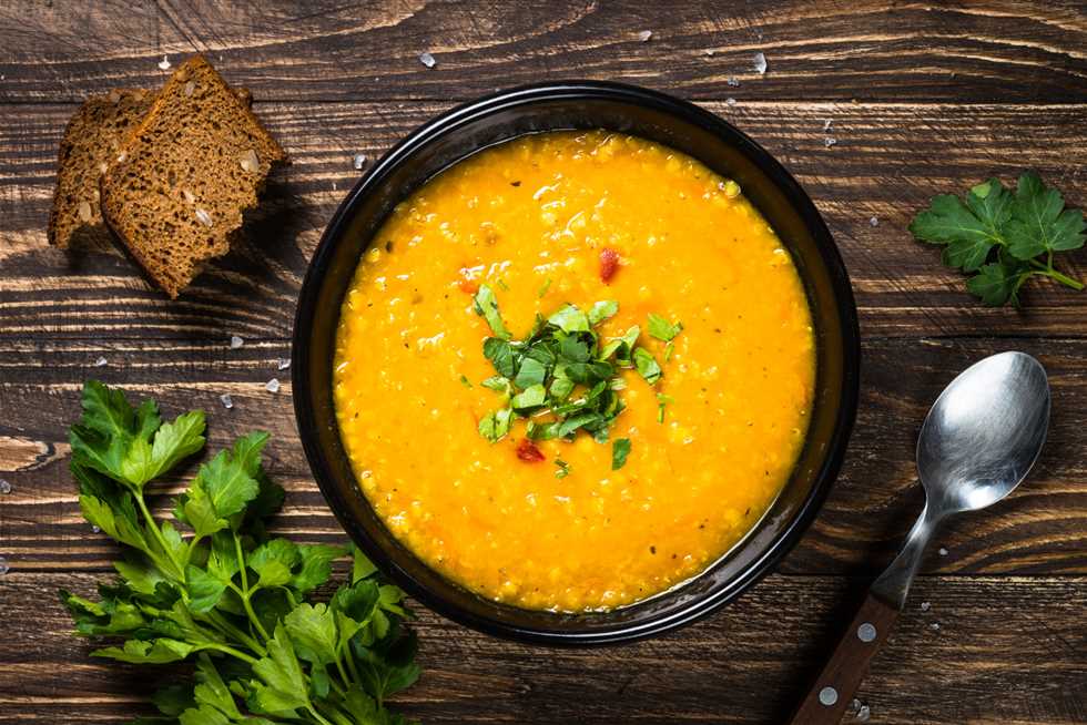 مكونات عمل شوربة العدس اللذيذة