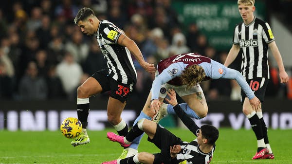 نيوكاسل يضرب أستون فيلا بثلاثية في الدوري الإنجليزي