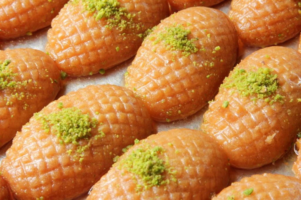 مكونات عمل رموش الست