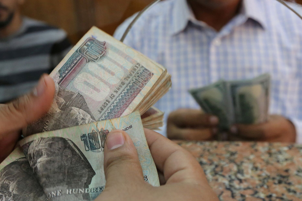 صرف مرتبات شهر مارس بالزيادة الجديدة قبل رمضان