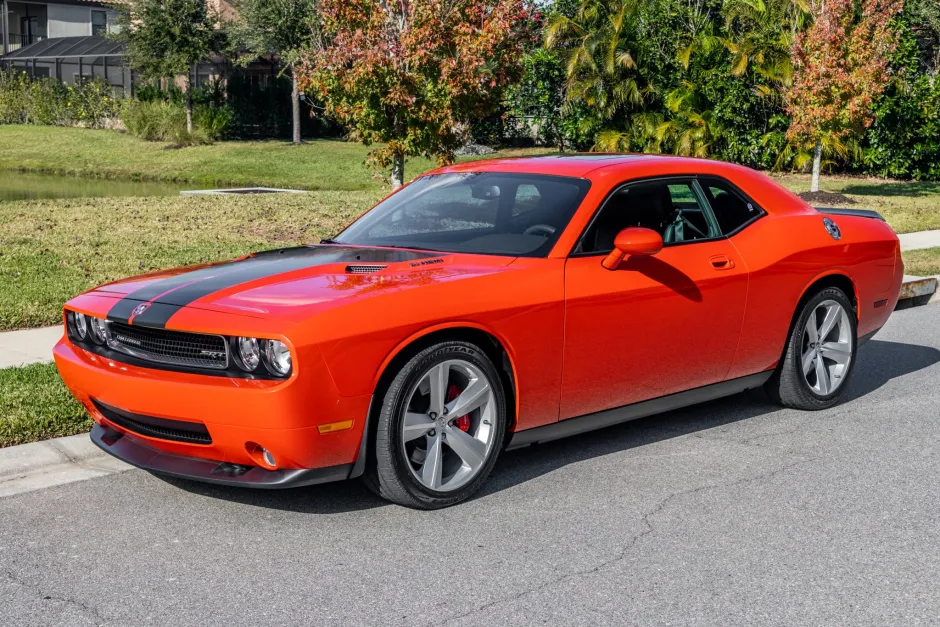 "DODGE SRT8" الوحش الامريكي على الطرق السريعة مع لمسة من الأناقة