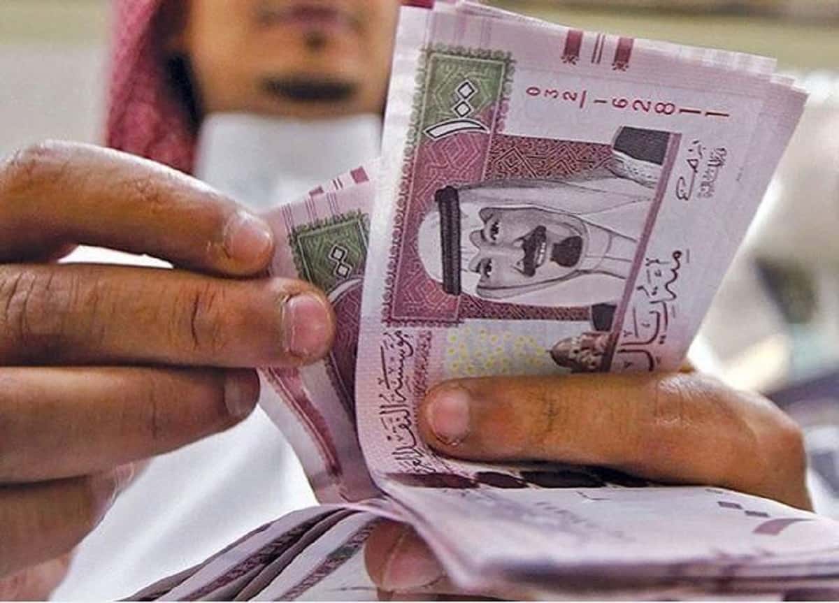مواعيد إيداع رواتب الموظفين في القطاع العام
