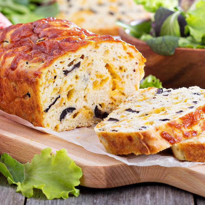 i136929 cake aux olives et au fromage