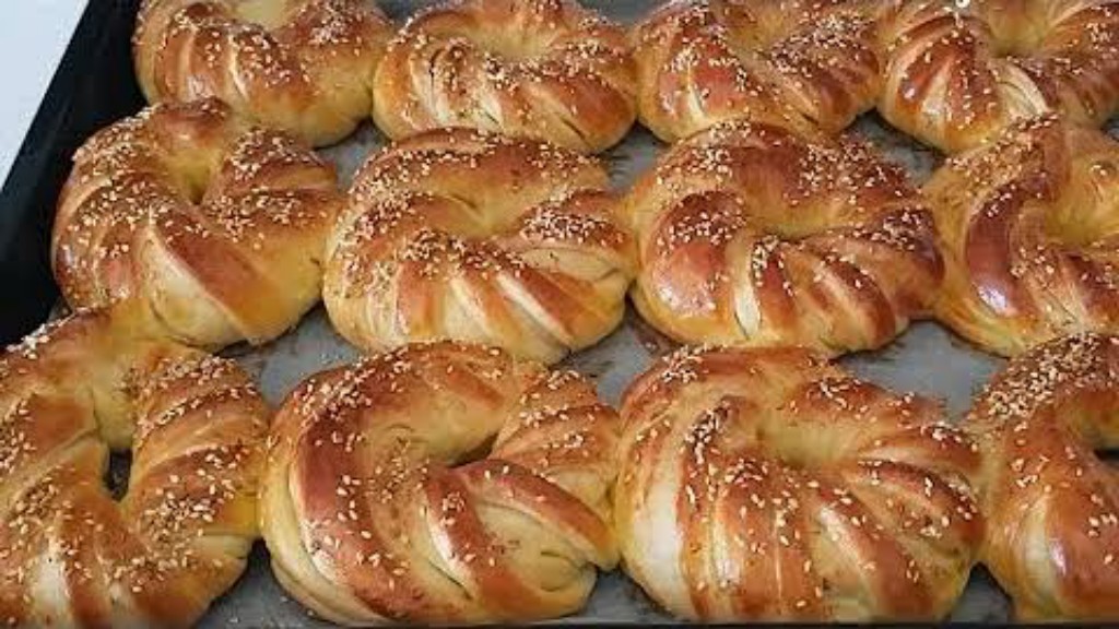 فطائر تركية بحشوة الزعتر والجبنة