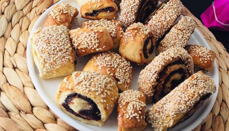 على أصوله اعملي المنين بالسمسم بطريقة بسيطة وطعم خرافي لكي ولأولادك في المنزل