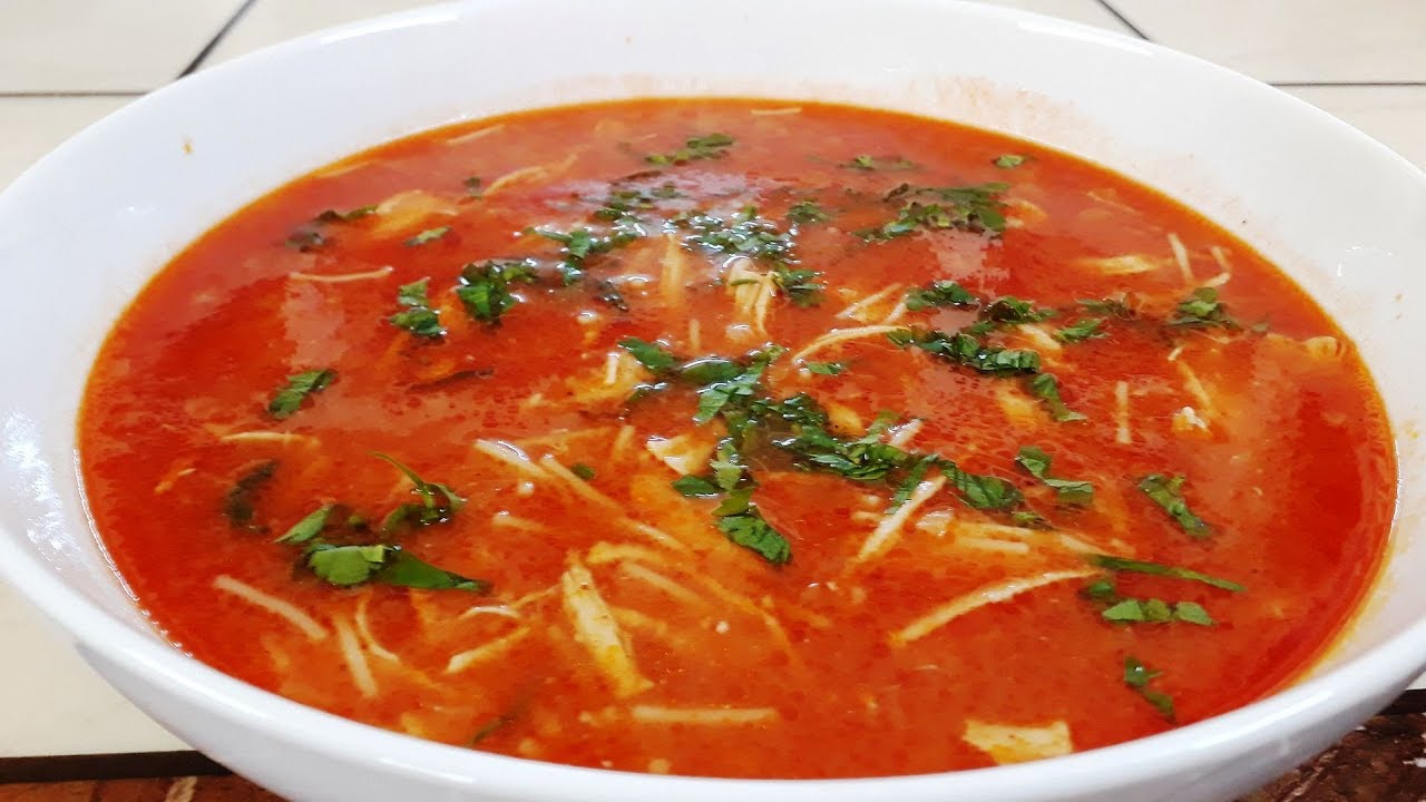 مكونات شوربة الشعيرية بالطماطم