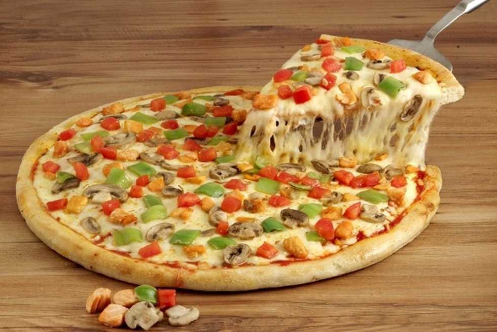 طريقة عمل البيتزا وصلصتها