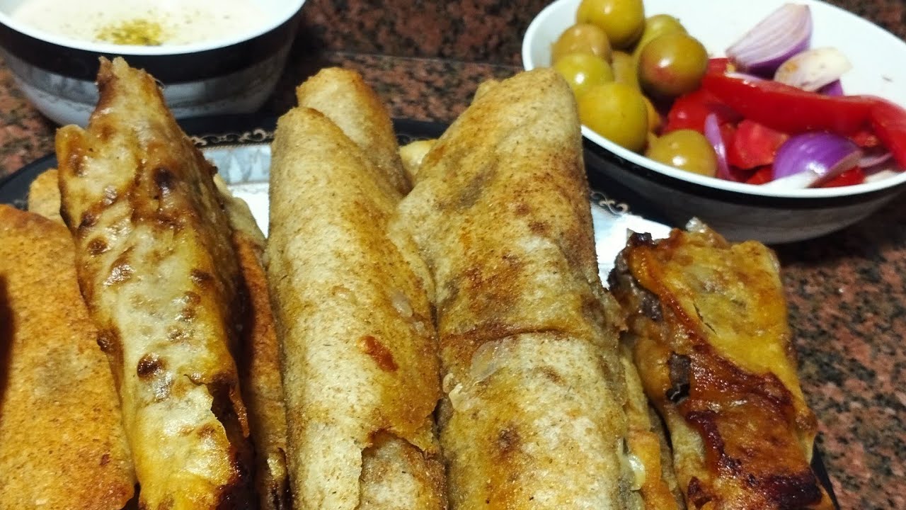 الحواوشي الرول على الطاسة بالعيش البلدي زي المحلات