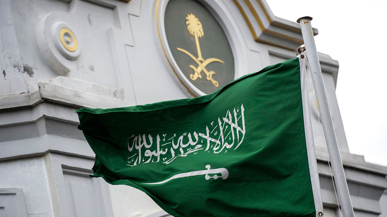 عقوبة إسقاط أو إهانة العلم السعودي