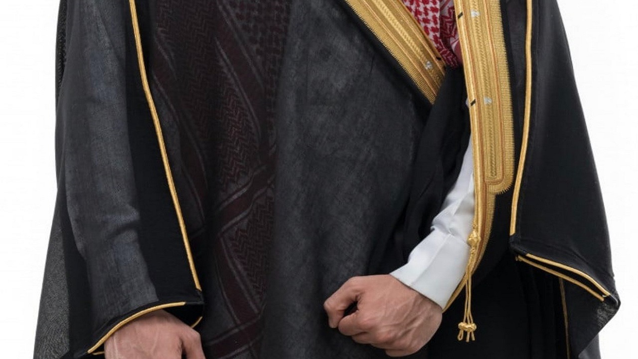 الفئات الملزمة بارتداء البشت