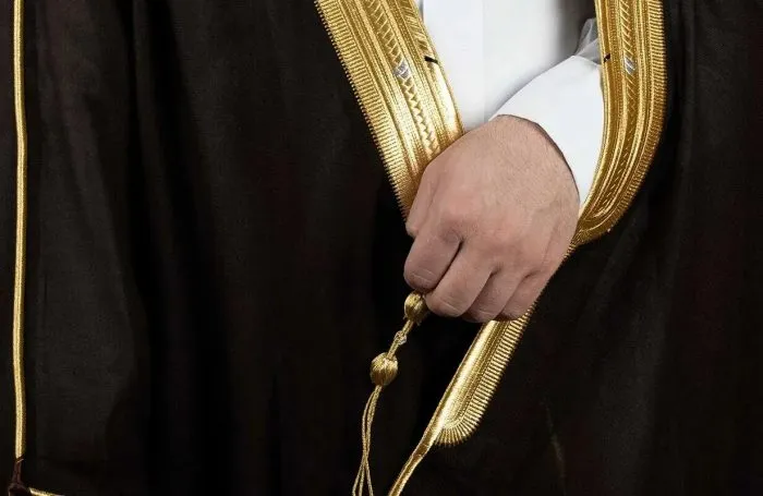 الفئات الملزمة بلبس البشت3