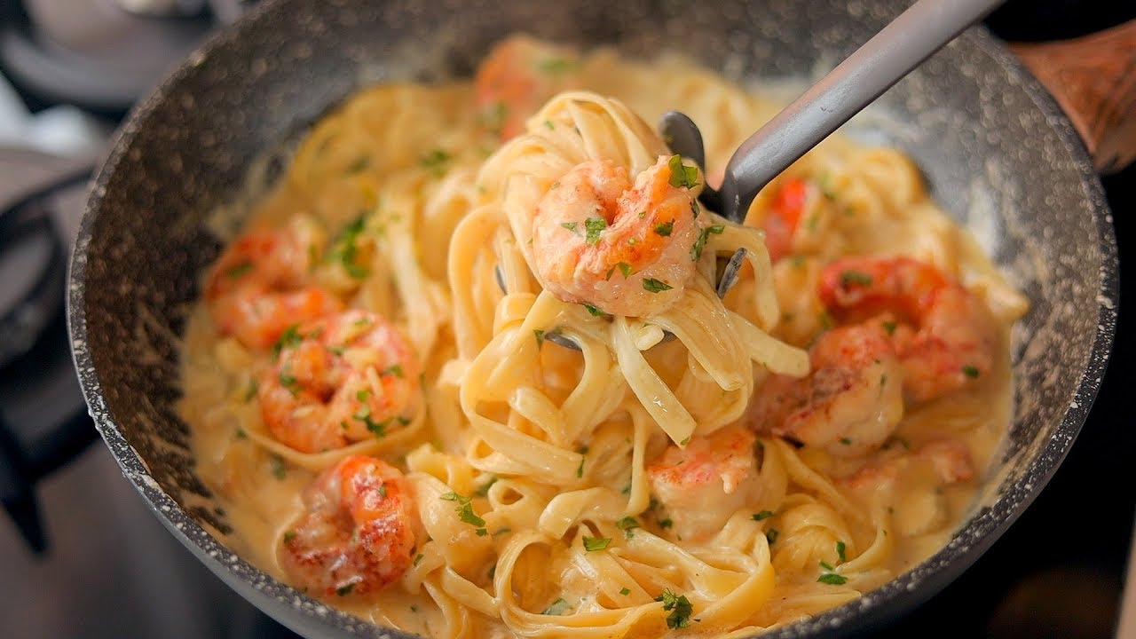 بنص كيلو جمبري وزيهم مكرونة اعملي احلى طبق مكرونة بالجمبري تكفي أربع أشخاص