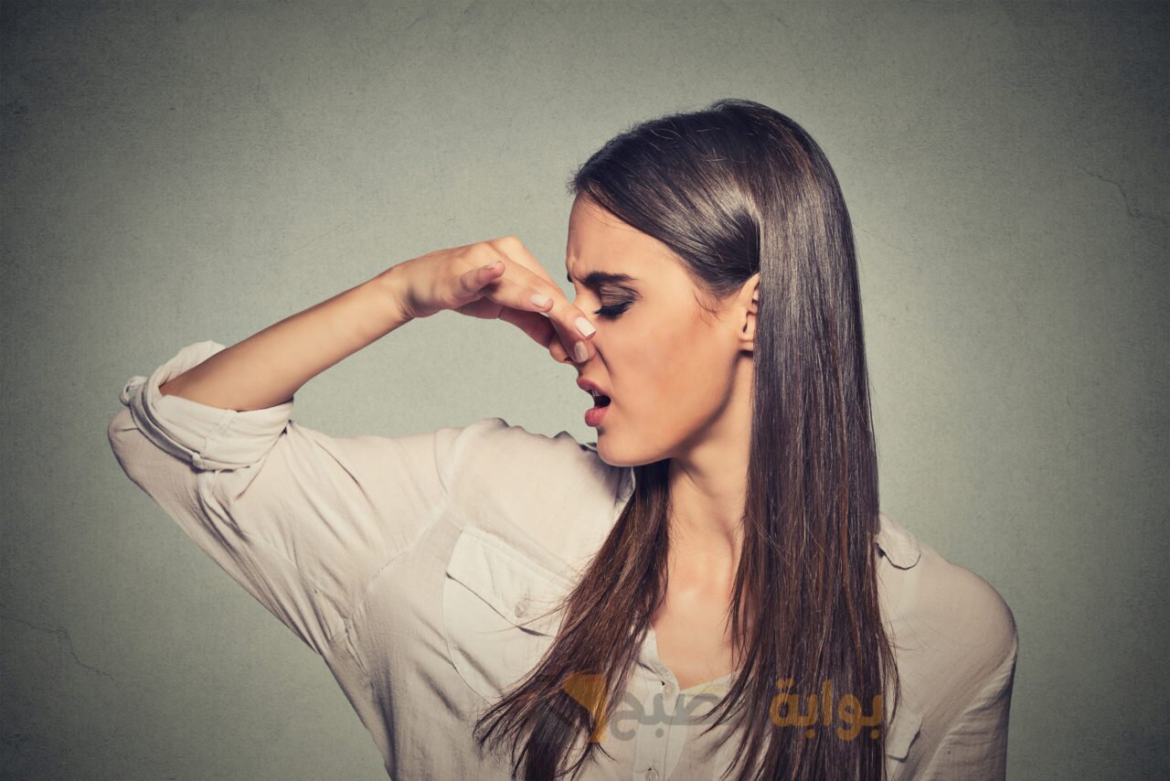 أسباب رائحة الشعر الكريهة
