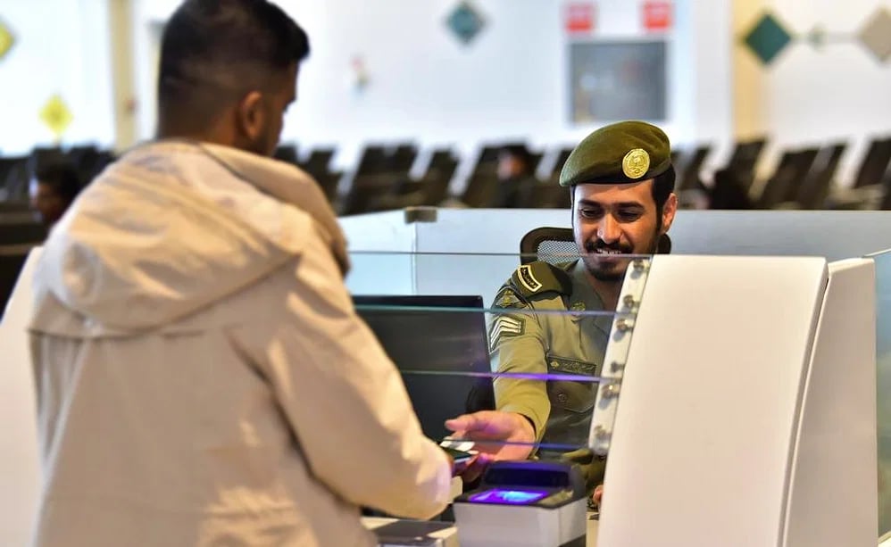 تمديد تأشيرة الخروج والعودة