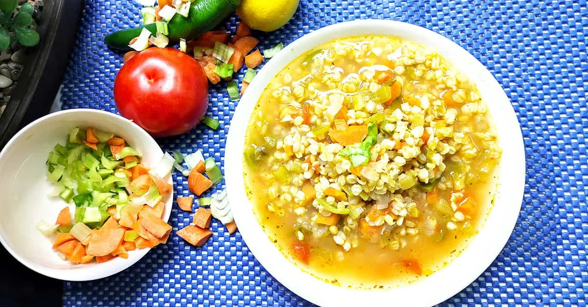 شوربة القمح بالخضار والدجاج