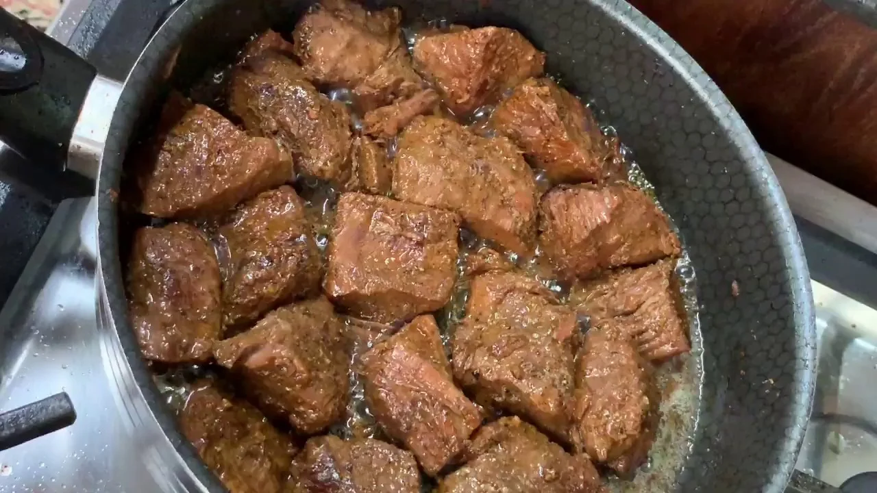 طريقة تسوية اللحمة بسرعة البرق.jpg