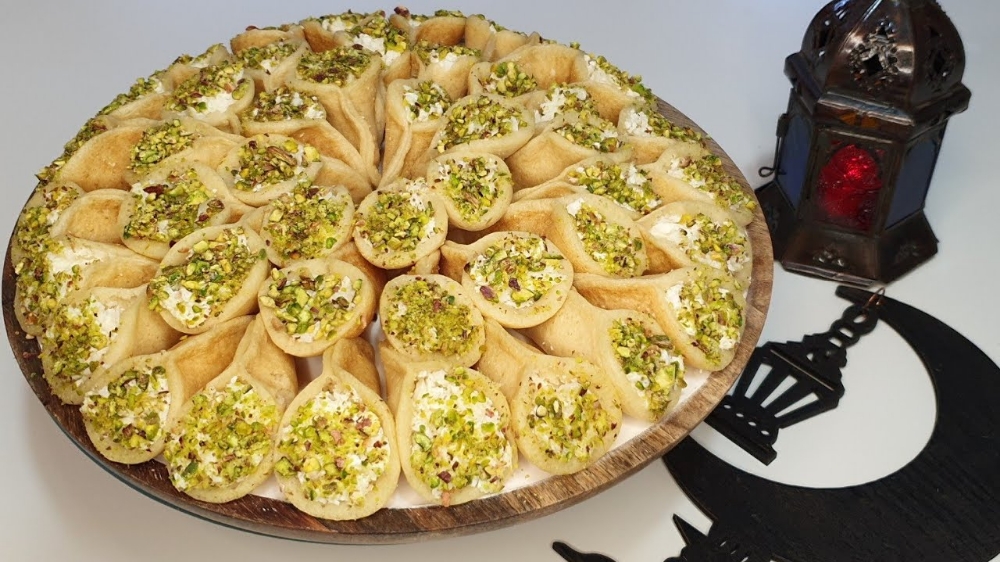 طريقة عجينة قطايف بالقشطه