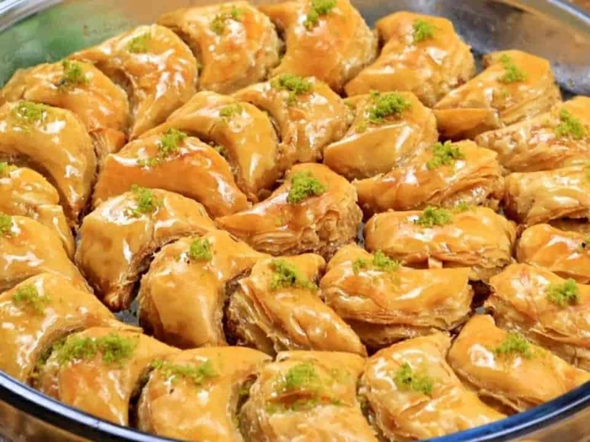 طريقة عمل البقلاوة بعجينة الجلاش 1200x900 1