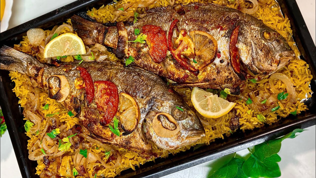 طريقة عمل السمك المشوي بالردة في الفرن مع أرز اصفر بالكركم والكاري