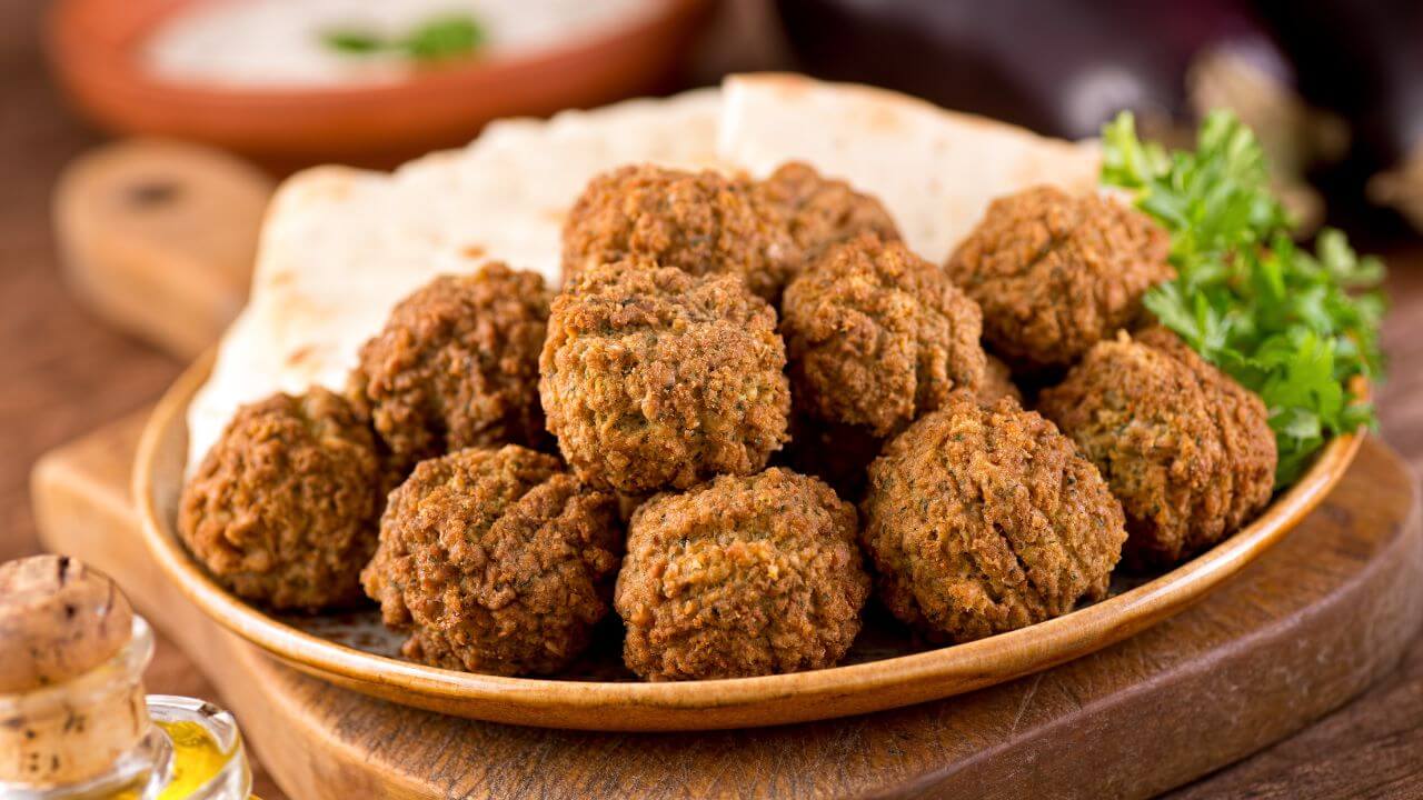 طريقة عمل الطعمية 1