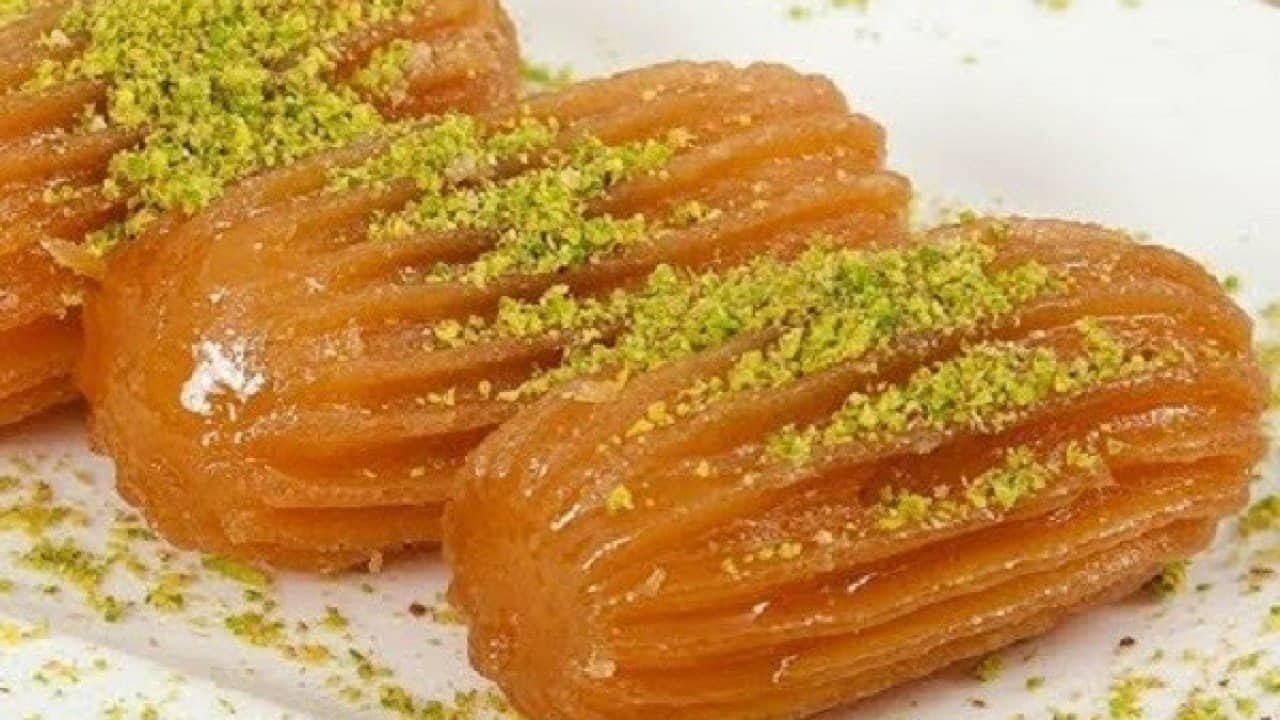 طريقة عمل بلح الشام 5
